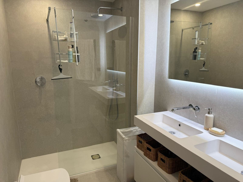 Modern Mid-Floor Apartment for Long-Term Rent in Marbella – Bright, Spacious & Ideally Located