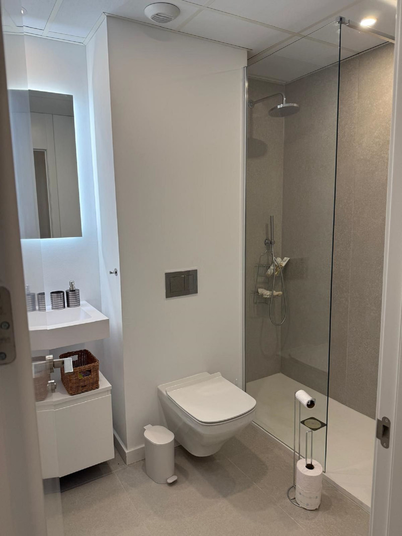 Modern Mid-Floor Apartment for Long-Term Rent in Marbella – Bright, Spacious & Ideally Located