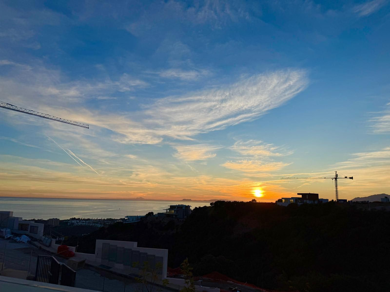 Modern Mid-Floor Apartment for Long-Term Rent in Marbella – Bright, Spacious & Ideally Located