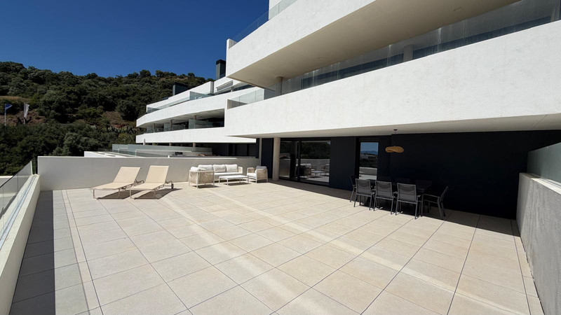 Modern Mid-Floor Apartment for Long-Term Rent in Marbella – Bright, Spacious & Ideally Located