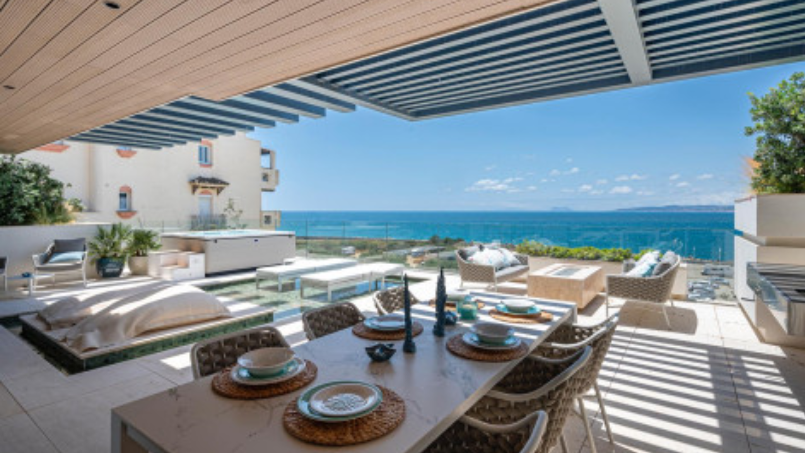 Luxury Beachfront Apartment with Panoramic Sea Views in Estepona