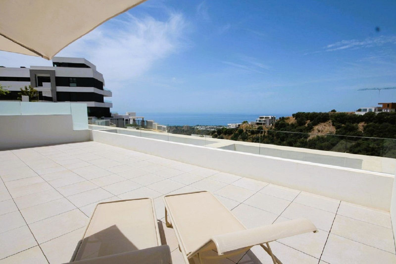 Modern Mid-Floor Apartment for Long-Term Rent in Marbella – Bright, Spacious & Ideally Located