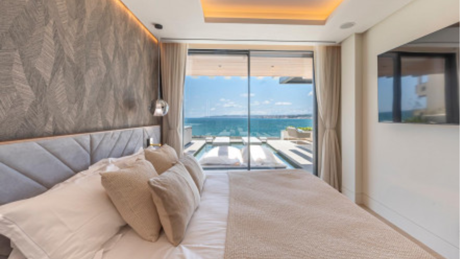 Luxury Beachfront Apartment with Panoramic Sea Views in Estepona