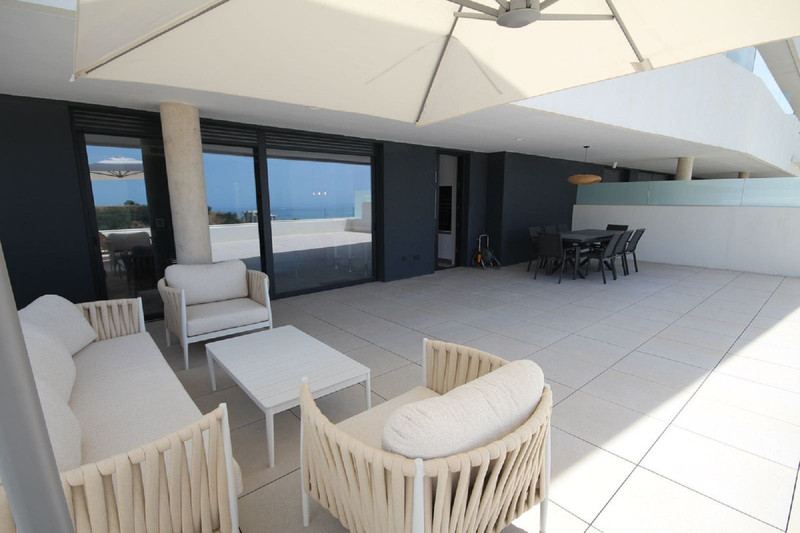 Modern Mid-Floor Apartment for Long-Term Rent in Marbella – Bright, Spacious & Ideally Located