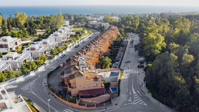 Beautiful Townhouse for Long-Term Rent on Marbella’s Prestigious Golden Mile