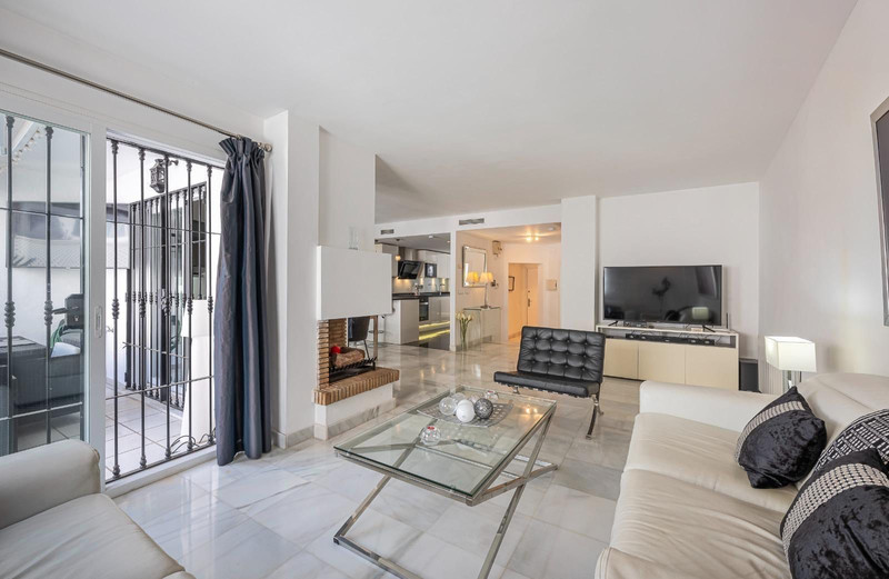 Luxury Townhouse for Long-Term Rent in Nueva Andalucía – Stylish Living in Marbella’s Prestigious Golf Valley