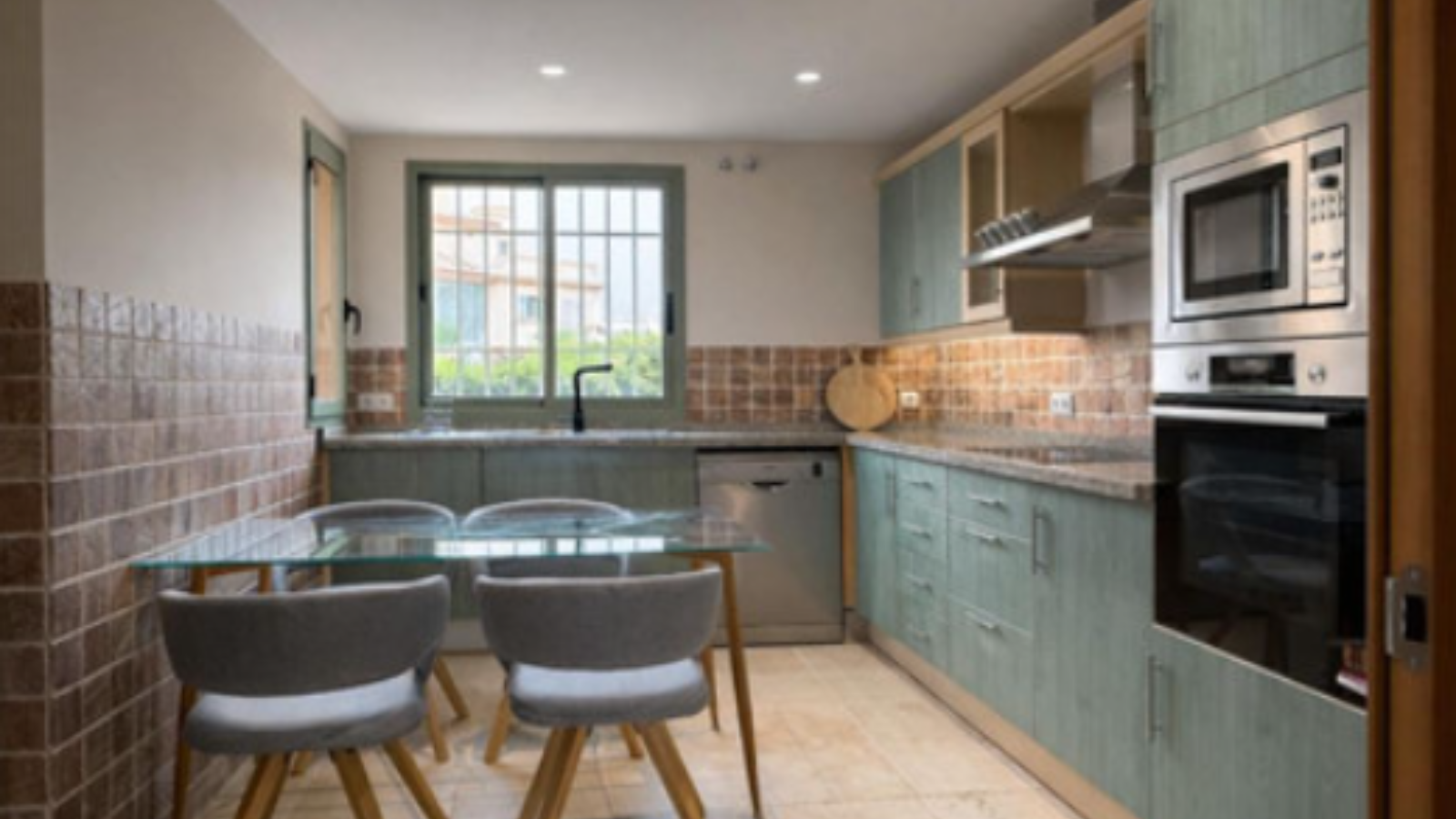Ground Floor Apartment for Long-Term Rent in Benahavís