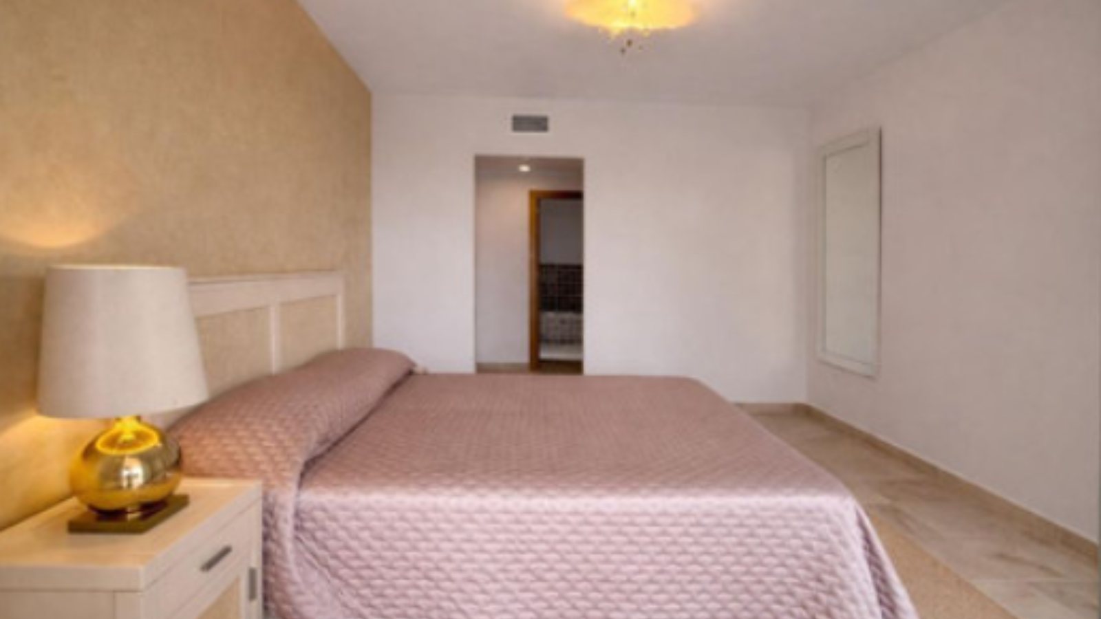 Ground Floor Apartment for Long-Term Rent in Benahavís