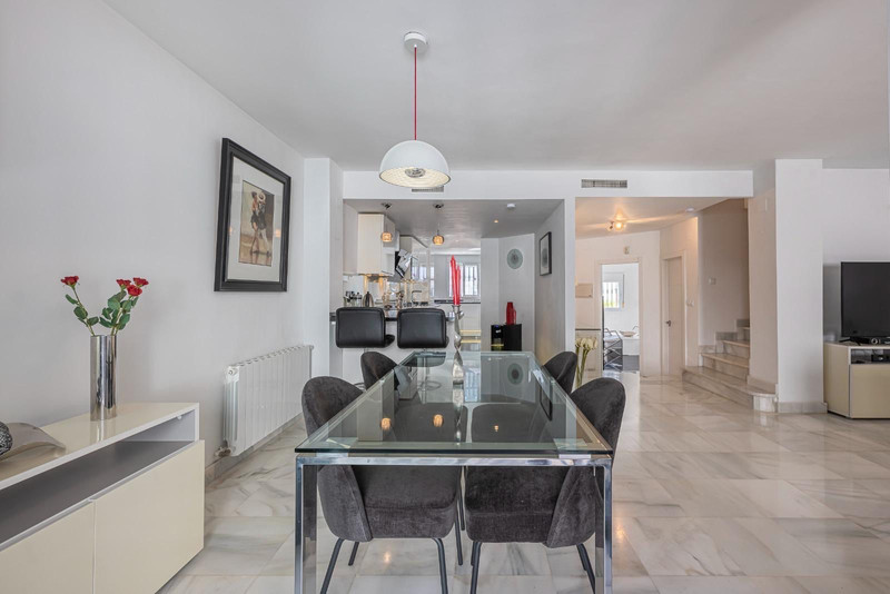 Luxury Townhouse for Long-Term Rent in Nueva Andalucía – Stylish Living in Marbella’s Prestigious Golf Valley