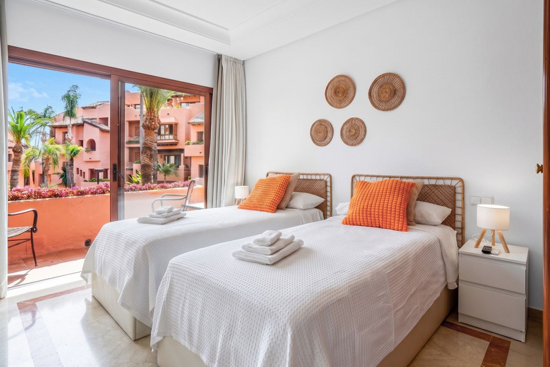 Stunning Mid-Floor Apartment for Long-Term Rental in Estepona