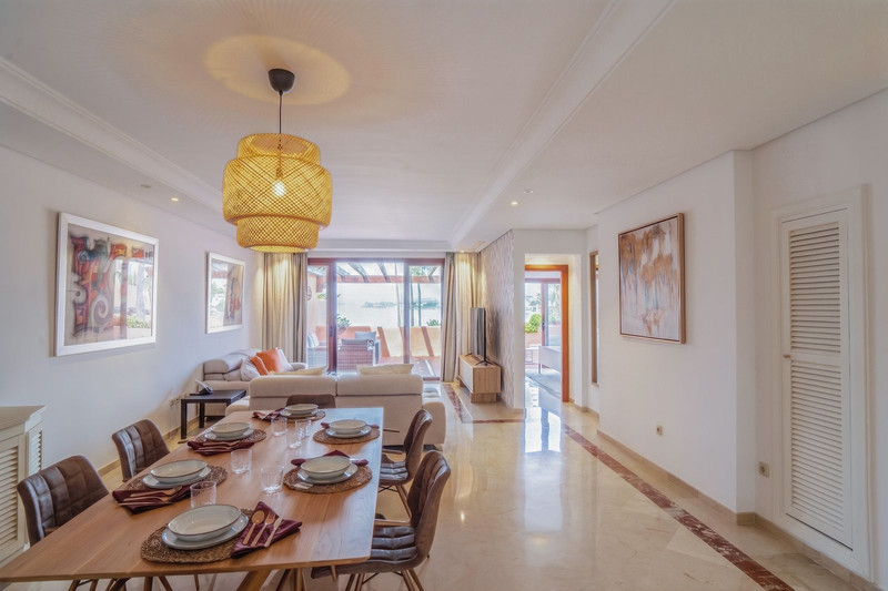 Stunning Mid-Floor Apartment for Long-Term Rental in Estepona
