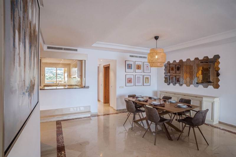 Stunning Mid-Floor Apartment for Long-Term Rental in Estepona