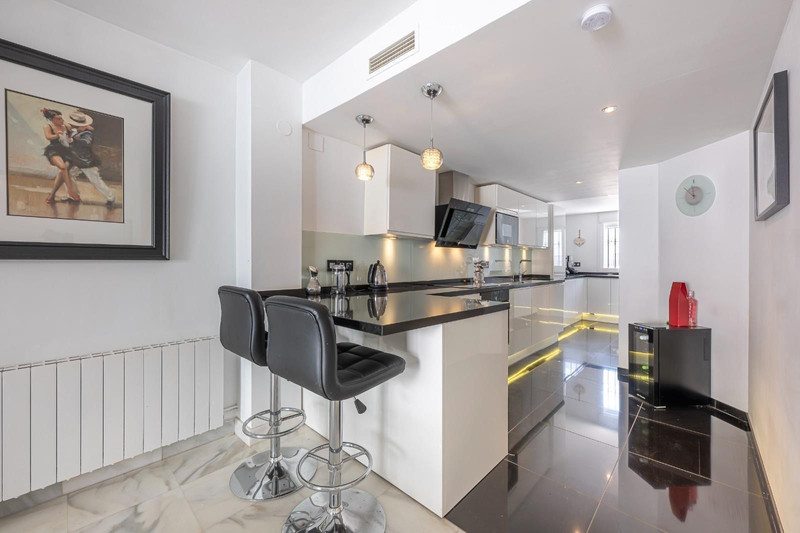 Luxury Townhouse for Long-Term Rent in Nueva Andalucía – Stylish Living in Marbella’s Prestigious Golf Valley