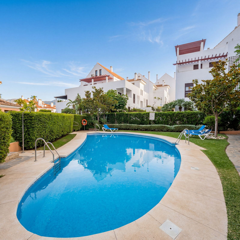 Beautiful Mid-Floor Apartment for Long-Term Rent in Nueva Andalucía – Marbella’s Golf Valley