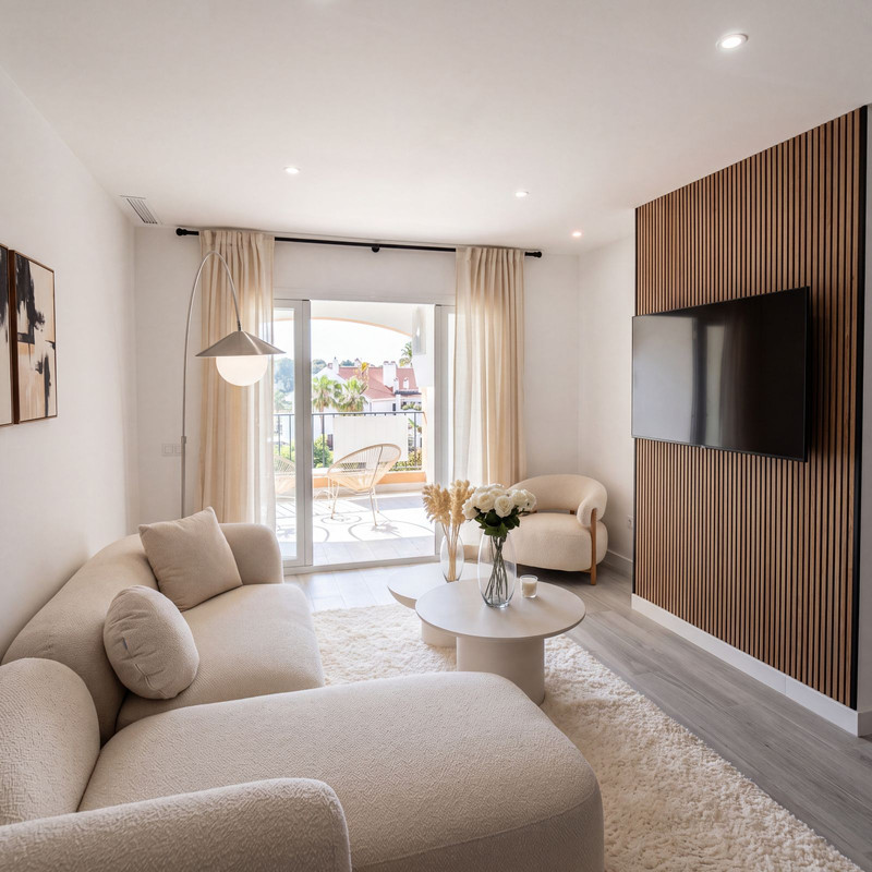 Beautiful Mid-Floor Apartment for Long-Term Rent in Nueva Andalucía – Marbella’s Golf Valley