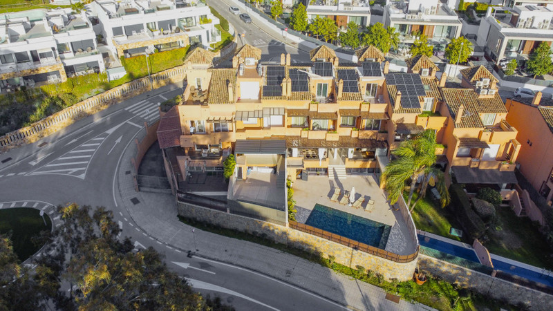 Beautiful Townhouse for Long-Term Rent on Marbella’s Prestigious Golden Mile
