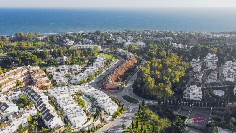 Beautiful Townhouse for Long-Term Rent on Marbella’s Prestigious Golden Mile