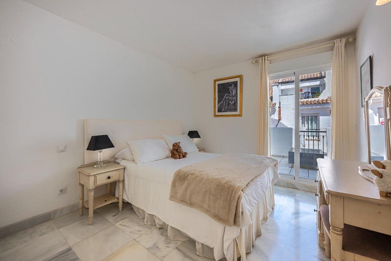 Luxury Townhouse for Long-Term Rent in Nueva Andalucía – Stylish Living in Marbella’s Prestigious Golf Valley