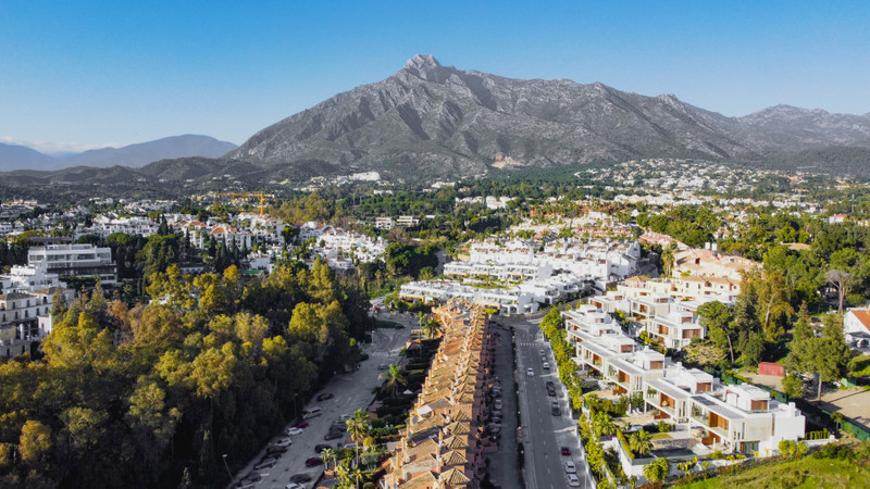Beautiful Townhouse for Long-Term Rent on Marbella’s Prestigious Golden Mile