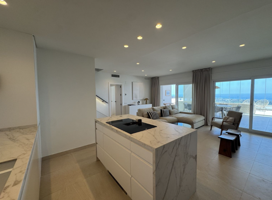 Beautiful Townhouse for Long-Term Rent in Marbella – Experience the Costa del Sol Lifestyle