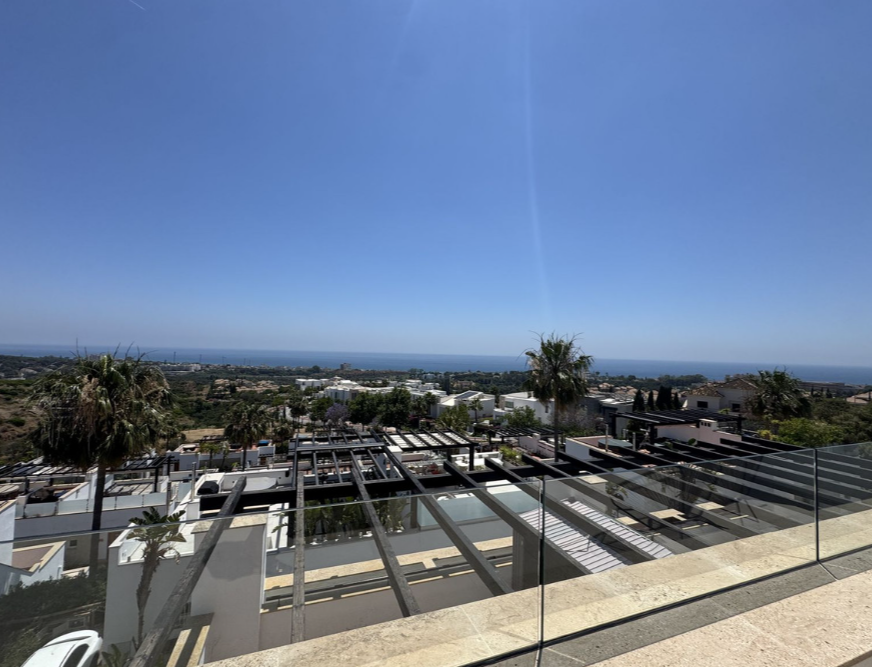 Beautiful Townhouse for Long-Term Rent in Marbella – Experience the Costa del Sol Lifestyle